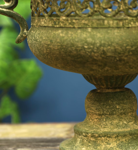 Grands pots et jardinières en métal pour décoration de jardin, urnes anciennes, jardinières en fonte, pots à fleurs à vendre - Product Image 3