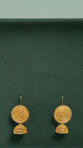 ชุดต่างหูที่มีคุณภาพมั่นใจด้วยการออกแบบที่เป็นเอกลักษณ์22CT ต่างหูสไตล์ Jhumka ชุบทองเครื่องประดับสำหรับผู้หญิง - Product Image 3