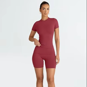 Nouveau style conception personnalisée Sublimation Logo grande taille étanche femmes 2 pièces ensembles d'entraînement court Gym Yoga tenues - Product Image 1