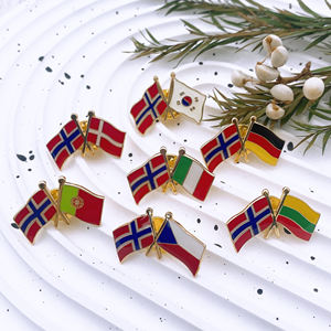 Personnalisé croix drapeau épinglette - Product Image 1