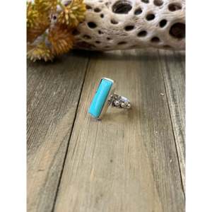 Anillo Navajo Hecho a Mano con Turquesa Kingman y Plata de Ley, Joyería Cultural Coleccionable, Talla 5.75 - Product Image 3