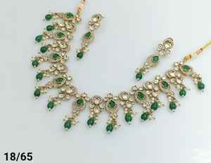 ENSEMBLE DE BIJOUX INDIENS TRADITIONNELS ET À LA MODE EN CUIVRE ENSEMBLE DE BIJOUX DE MARIAGE POUR FEMMES BOUCLES D'OREILLES ET COLLIER - Product Image 2