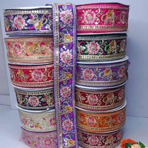 Adorno de encaje bordado floral colorido hecho a medida para vestidos de alta costura Sarees acentos de decoración del hogar - Product Image 1