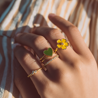Bague en émail avec trois cœurs rouges et bande plaquée or 18 carats pour femme, bijou de doigt décontracté pour tous les jours