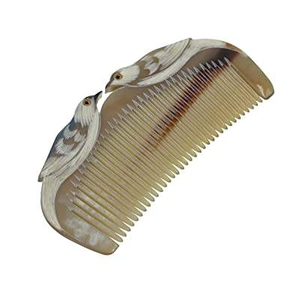 Peine de Cuerno Natural Hecho a Mano de Alta Calidad Personalizado para Peinar el Cabello, Hecho de Cuerno de Búfalo Real de la India. - Product Image 3