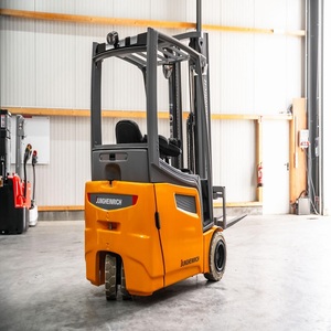 Chariot élévateur électrique à haute efficacité de la série EFG de Jungheinrich, idéal pour les opérations industrielles, offrant une puissance de qualité supérieure - Product Image 3