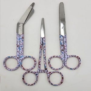 Ciseaux à pansements en acier inoxydable pour premiers secours et soins de santé, ciseaux manuels inclinés pour infirmières par Raw to Fine pour les professionnels - Product Image 1