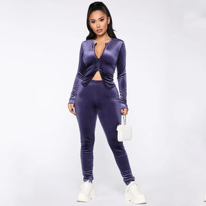 Nueva llegada chándales de terciopelo para damas bordado de cadena logotipo personalizado ropa activa mujeres chándal de terciopelo - Product Image 1