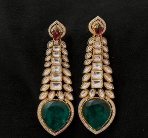 Exclusivos Pendientes Kundan Chapados en Oro de la Mejor Calidad, Estilo Tradicional, Colecciones para Bodas y Fiestas para Mujeres y Niñas - Product Image 3