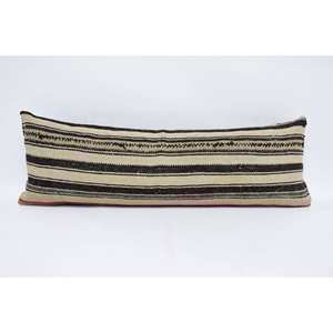 Coussin décoratif rectangulaire beige en laine Kantha patchwork, 12x36 pouces, écologique, antidérapant, tissé, brodé, imprimé vintage - Product Image 1