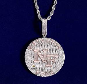 Letra Personalizada Hermosa Totalmente Iced Out Hip Hop Colgante Redondo Brillante Moissanite VVs Diamantes 10K Oro Blanco Para Unisex - Product Image 1