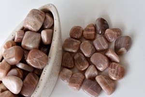 Piedras de Luna Naturales Premium al por Mayor, 1 kg, Piedras Pulidas, Cristales Puros para Sanación, Meditación y Decoración - Product Image 6