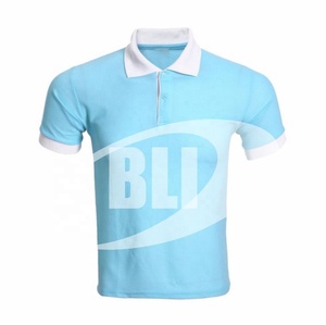 Camisa Blanca 100% Algodón para Hombre, Cuello y Puños Rojos, Manga Corta, Estilo Casual, Tejido de Punto, Corte Regular, Color Sólido, Ribete en Contraste, 320g - Product Image 1