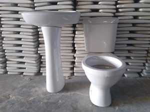 Placard mural en céramique italien moderne à double chasse S-Trap Toilettes une pièce P-Trap en PP pour la maison et les hôtels - Product Image 3