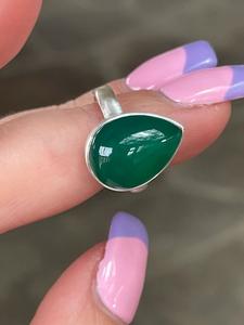 Bague en argent sterling 925 faite à la main avec une pierre d'onyx verte en forme de poire, pierre précieuse naturelle classique, cristal, cadeau parfait pour un anniversaire de mariage - Product Image 6