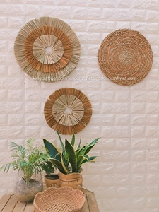 Panier mural rond suspendu noir naturel en paille d'herbe de mer, décor mural artisanal décoratif par FBA vietnamien Amazon - Product Image 3
