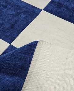 Alfombra de lana de alta calidad azul beige contemporánea tejida a mano en rayas anchas y patrón abstracto agrega un estilo actualizado a la sala de estar - Product Image 4