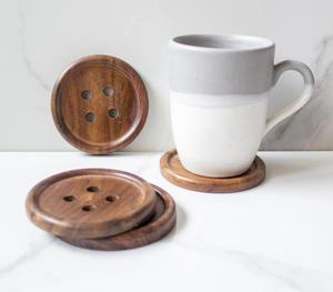 Ensemble de deux petits bols de service en bois peints à la main par un artisan, avec une finition unique à effet craquelé, récipient décoratif pour noix, bonbons, trempette - Product Image 1