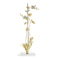 Sculpture de fleur d'orchidée élégante et moderne en or et argent, art floral décoratif en métal sur socle en marbre pour la décoration intérieure de luxe