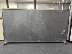 Revêtement mural extérieur en pierre d'ardoise naturelle 100% écologique ultraléger, K. Black Gold Resin Back, épaisseur 2 mm - Product Image 6