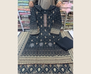 Colección de invierno de la colección Ssumaira, nuevo stock de Dhanak Store, vestido Anarkali con camisa, pantalón, estilo Dupatta Salwar Kameez - Product Image 3