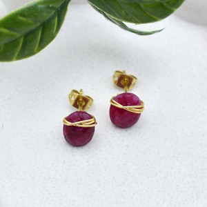 Boucles d'oreilles ovales en rubis faites à la main, enroulées autour de fils, 8-10 mm, en laiton et argent, bijoux en pierres précieuses, cadeau - Product Image 4