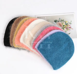 Gorro de invierno de punto clásico al por mayor para hombres y mujeres | Gorro elástico suave para el calor diario al aire libre en clima frío - Product Image 1