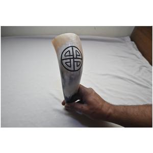 Viking Natural Crafts Corne de buffle polie Style antique Corne à boire sculptée à la main en laiton animal pour toasts - Product Image 1