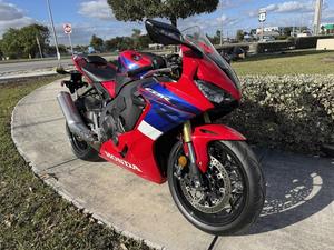 Moto CBR1000RR 2024 - Product Image 2