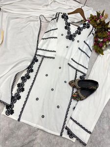 คอลเลกชันผู้หญิงอินเดียขายส่งเคอร์ติสําเร็จรูปพร้อม Salwar ในผ้าคุณภาพสูง ดูดีไซน์ใหม่ Kurta dhoti salwaar - Product Image 4