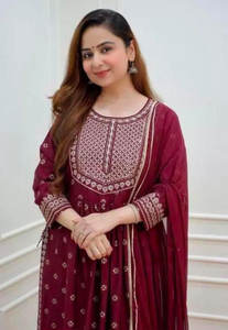 Conjunto de Kurta, Pantalón y Dupatta de Algodón Orgánico, Estilo Vintage, Ecológico, con Hilos Rojos para Mujer - Product Image 4