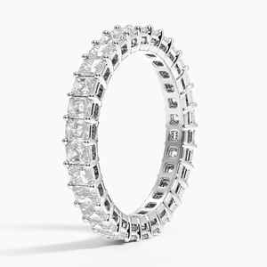 Radiant Cut VVS Moissanite Diamond Eternity Band Ring en oro blanco de 14K Anillo de moda y lujoso - Product Image 3