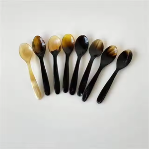 Cucharas decorativas de cuerno hechas a mano con mango redondo alto para uso en fiestas por artesanía de media luna - Product Image 1
