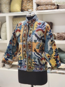 เสื้อโค้ทสั้นลำลองสไตล์วินเทจ ปักลายซูซานี ผ้าทอฟอกหิน ลายดอกไม้ โบฮีเมียน บอมเบอร์ บุผ้าฝ้าย มีปก - Product Image 2