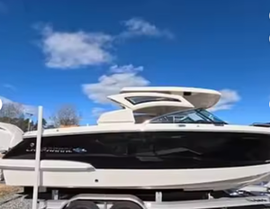 Chaparral 270 OSX 2025, Lancha de Lujo Usada, Barco de Trabajo, Cabina con Techo Rígido, Remolque Gratis, Motores Fuera de Borda JetDrive - Product Image 2