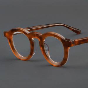 Montura de gafas graduadas vintage de estilo audaz con efecto caparazón de tortuga - Product Image 4