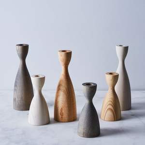 Bougeoir en bois inspiré de la ferme avec des détails en détresse pour des événements romantiques et un style de décoration classique - Product Image 1