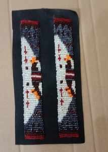 แผ่นปักรูปอุ้งเท้าหมีสีแดงทำด้วยมือประดับด้วยลูกปัดพื้นเมืองงานปักตามสั่ง - Product Image 2