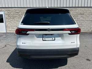 USADO 2024 para Grand Highlander Hybrid XLE FWD Automático R20 Volante a la Izquierda Cuero Oscuro 7 Asientos Cámara Trasera Pantalla Táctil - Product Image 5