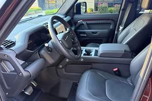 2025 Land Rover Defender 110 P400 Édition Sedona 395 ch 6 cylindres Transmission automatique AWD - Product Image 2