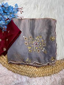 Sarees en satin réversibles Mahaveer Silks avec boutons de travail manuel complexes pour vêtements indiens et pakistanais - Product Image 2