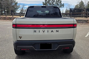 RIV-IIAN R1T CA Edición Dune 2025, Bajo Kilometraje, Motor en Perfecto Estado, Transmisión Automática, Techo Panorámico, Faros LED, Listo para Enviar - Product Image 5