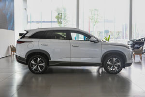Frigate 07 Edición Honor DM, SUV PHEV Automático de 5 Plazas, Familiar, de 100 km de Autonomía, con Motor de 145 kW - Product Image 4
