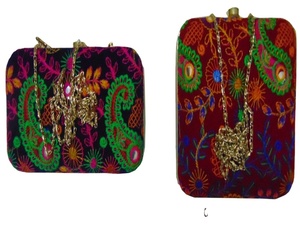 Boîte brodée à la main pochette sac à main motif géométrique goujons décoration couleurs personnalisables Logo-sac de soirée de mariée de luxe - Product Image 1