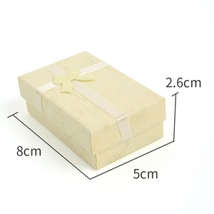 Caja de regalo de cartón rígido de alta calidad Laminado mate en relieve con forro de esponja de cinta Envío listo Caja de regalo de cumpleaños Embalaje - Product Image 3