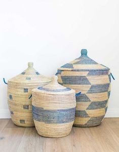 Ensemble de 3 paniers de rangement tressés en jonc de mer rustique de haute qualité, écologiques, avec poignées et couvercle, collection Printemps, couleur personnalisable pour la maison - Product Image 2