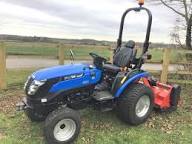 Tractor de orugas diésel azul industrial 4x4 con transmisión por engranajes, cortacésped utilitario con bomba OEM para paisajismo agrícola - Product Image 2