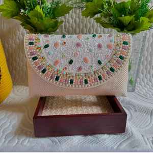 Embragues de yute de diseñador hechos a mano con bordado de cuentas de piedra de cristal, ideales para noches de novia y eventos elegantes - Product Image 6