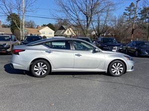 Nissan Altima 2.5 S FWD 2022 USADO, Volante a la Izquierda, 50001-75000 Millas - Product Image 5