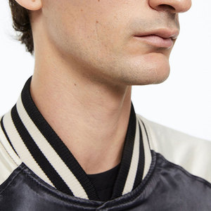 Veste universitaire en satin pour hommes avec poignets à col côtelé Blouson de baseball élégant Veste universitaire en satin pour hommes personnalisée - Product Image 2